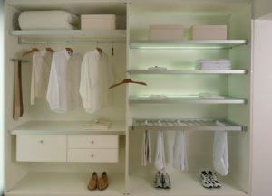 Organizar el fondo de armario. Fácil, práctico y sencillo.